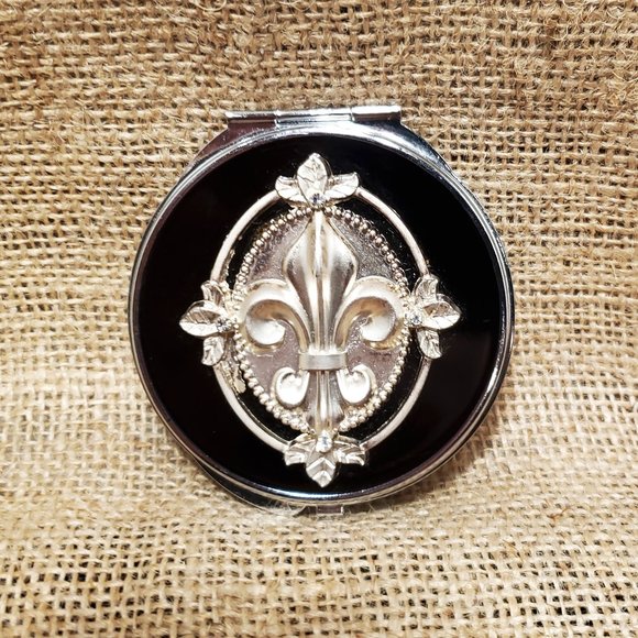 Elegant Vintage Dual Mirrored Fleur De Lis Compact Black And Silver Tone - Picture 2 of 8